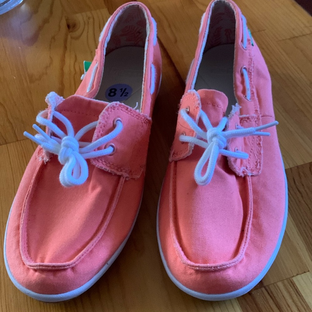 New Sanuk slide on shoes